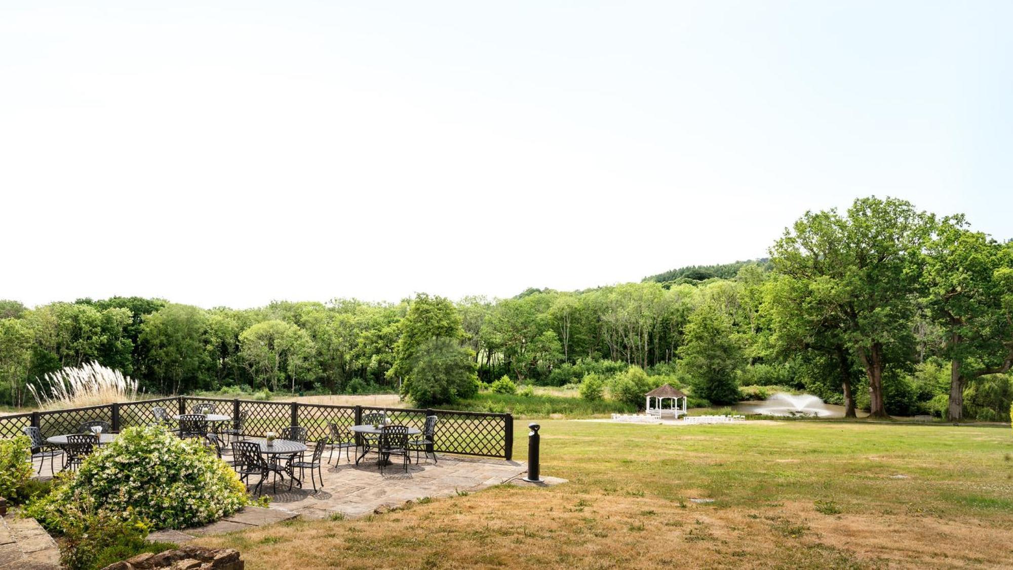 Voco Lythe Hill Hotel & Spa By Ihg Haslemere Exterior photo