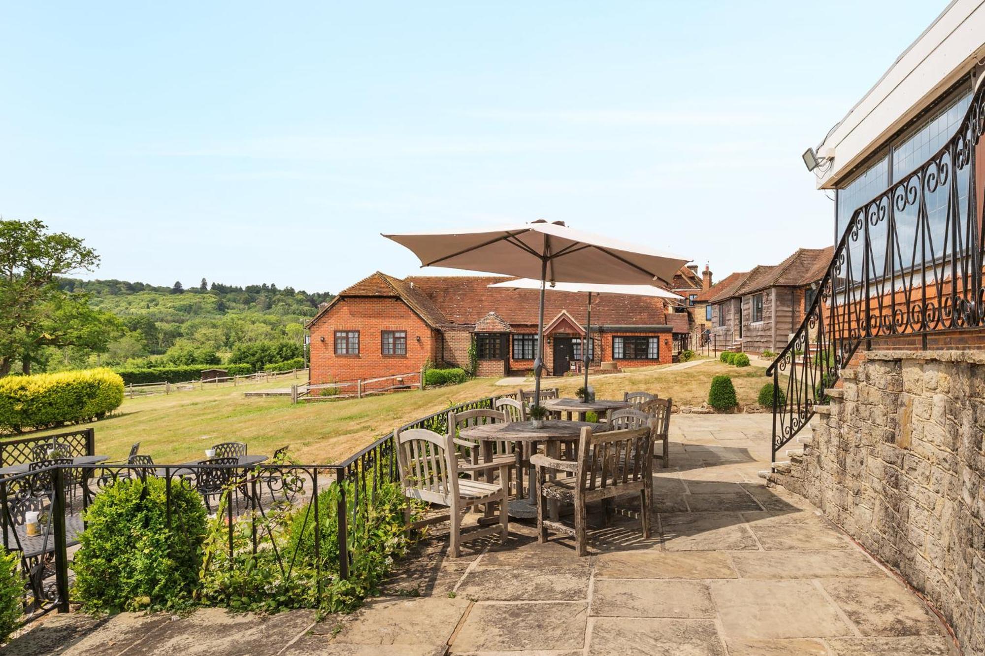 Voco Lythe Hill Hotel & Spa By Ihg Haslemere Exterior photo
