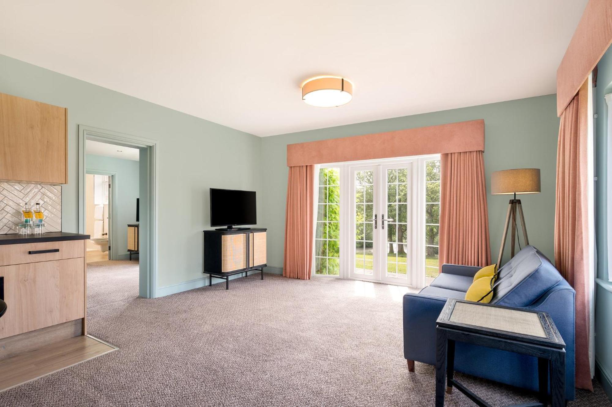 Voco Lythe Hill Hotel & Spa By Ihg Haslemere Exterior photo